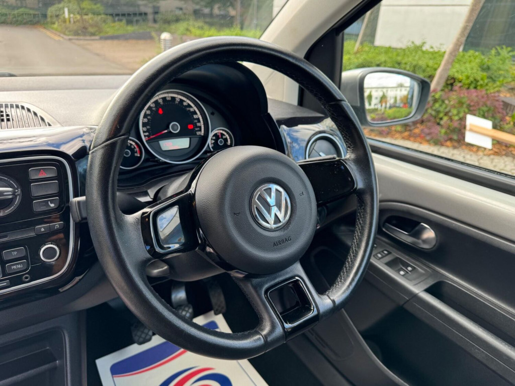 VOLKSWAGEN UP