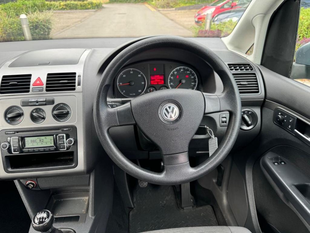 VOLKSWAGEN TOURAN