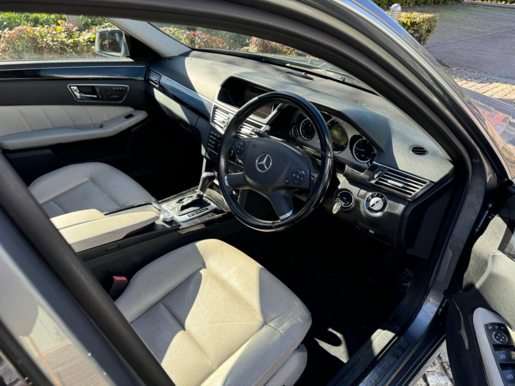 MERCEDES-BENZ E CLASS