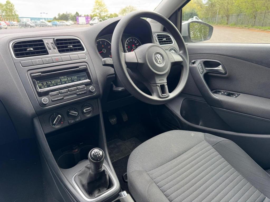 VOLKSWAGEN POLO