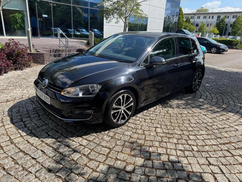 VOLKSWAGEN GOLF