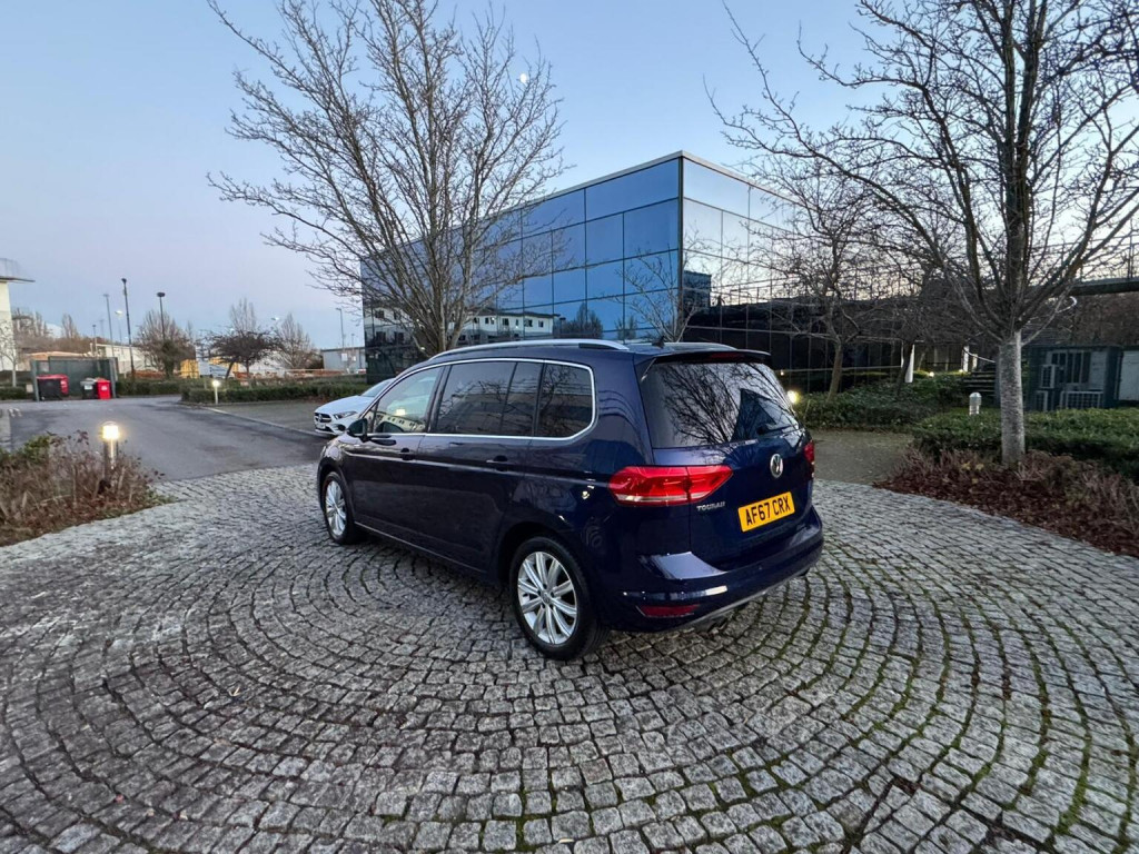 VOLKSWAGEN TOURAN