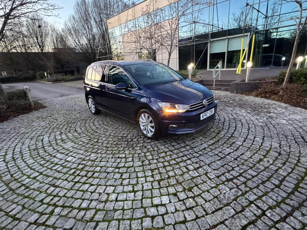 VOLKSWAGEN TOURAN