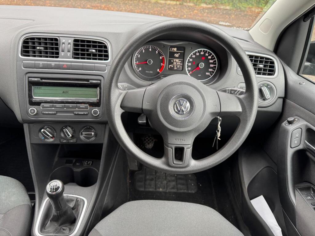 VOLKSWAGEN POLO