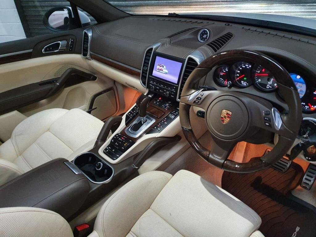 PORSCHE CAYENNE