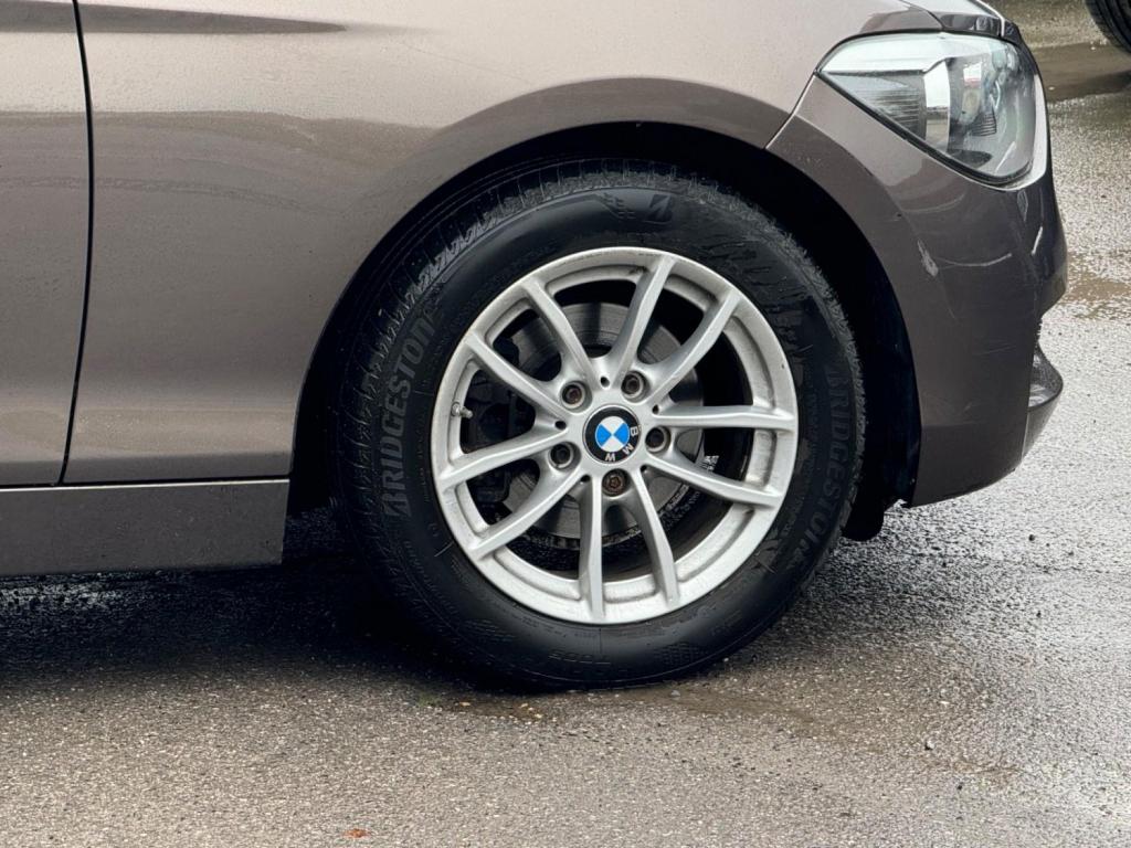 BMW 1 SERIES