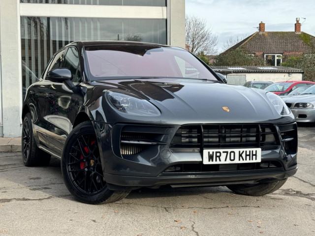 PORSCHE MACAN