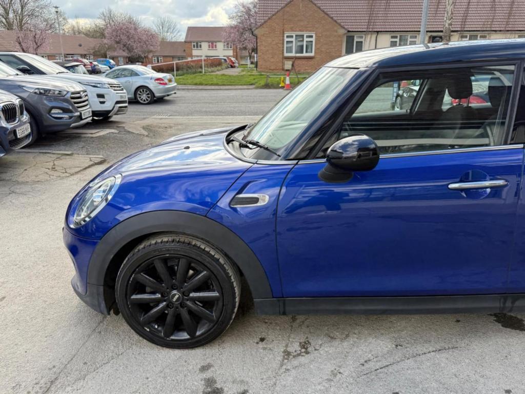 MINI HATCH