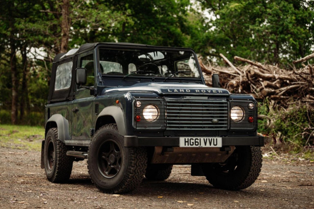 LAND ROVER DEFENDER 90