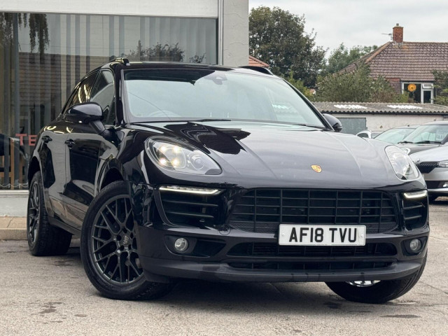 PORSCHE MACAN