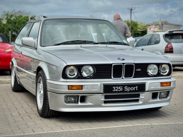 BMW 3 SERIES