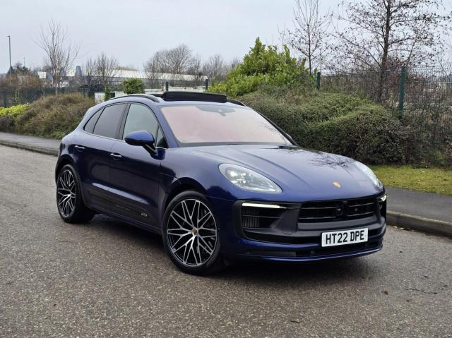 PORSCHE MACAN