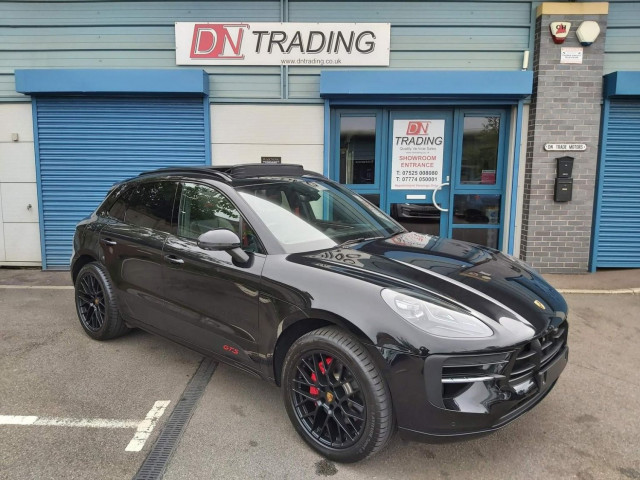 PORSCHE MACAN