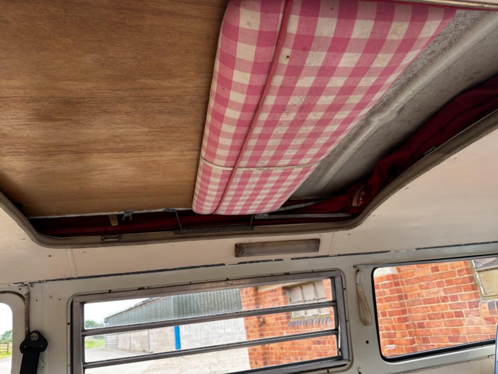 VOLKSWAGEN CAMPERVAN