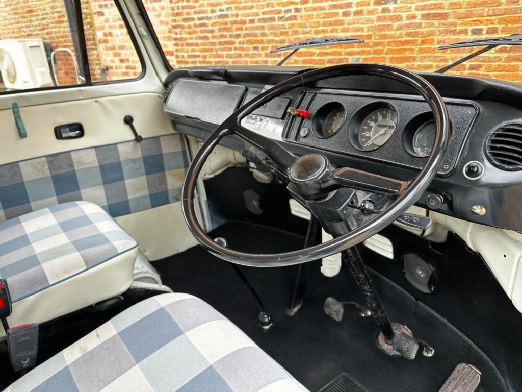 VOLKSWAGEN CAMPERVAN