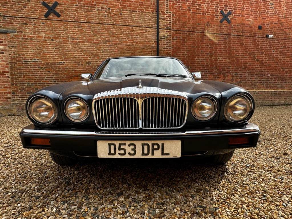 DAIMLER DOUBLE SIX