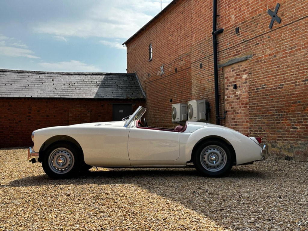 MG MGA