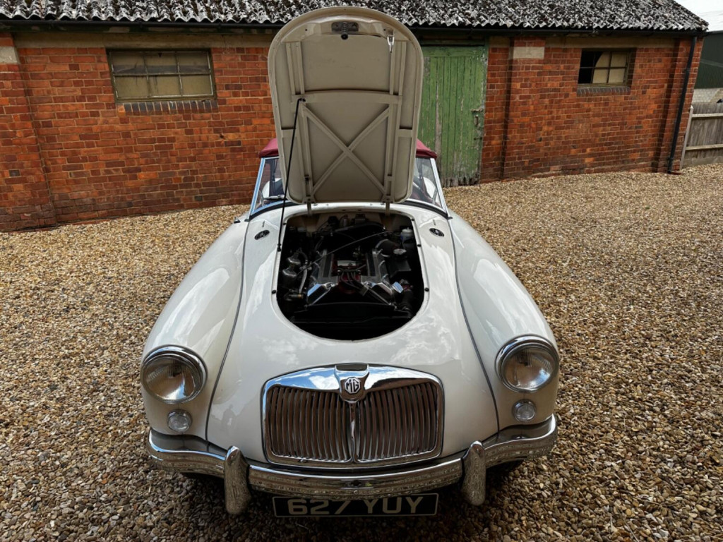 MG MGA