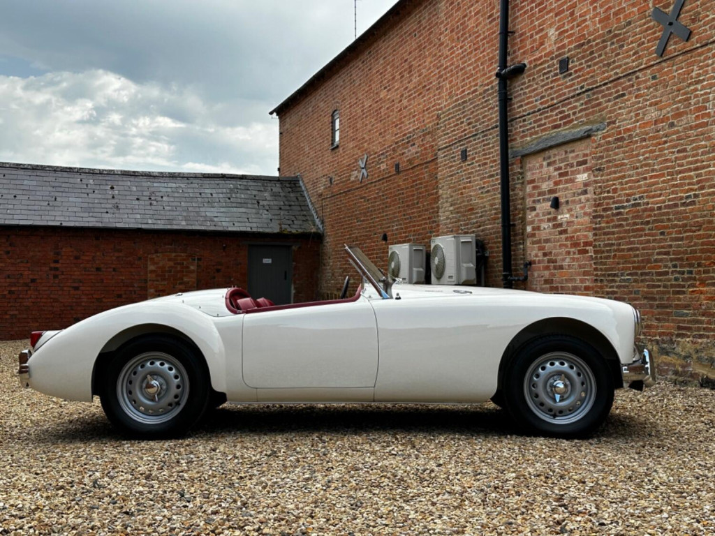 MG MGA