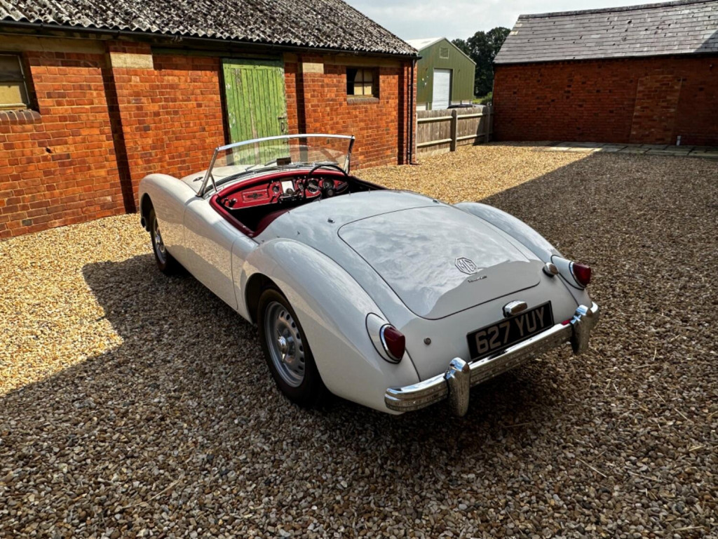 MG MGA