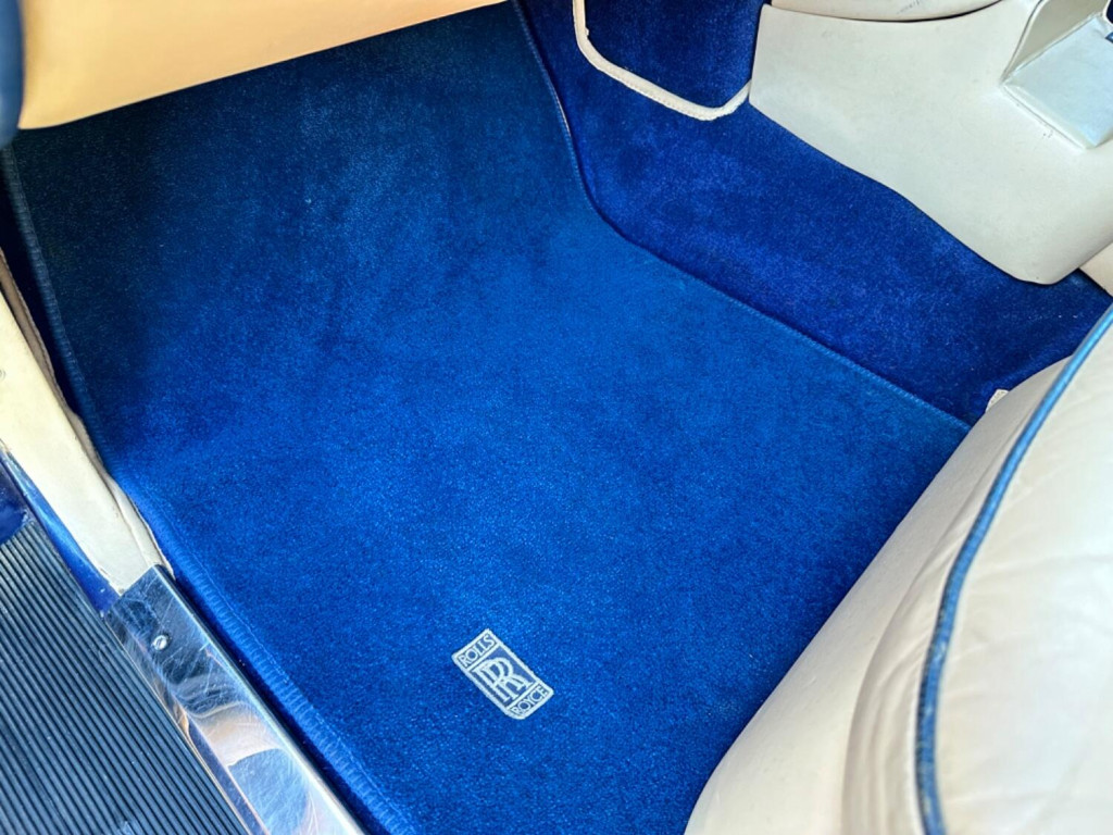 ROLLS-ROYCE SILVER SPIRIT