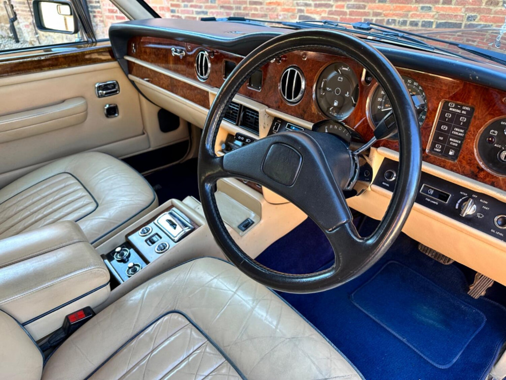 ROLLS-ROYCE SILVER SPIRIT