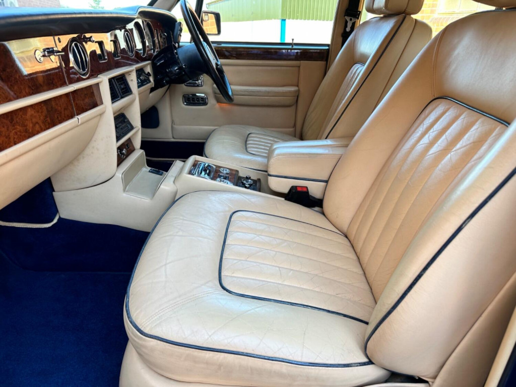 ROLLS-ROYCE SILVER SPIRIT