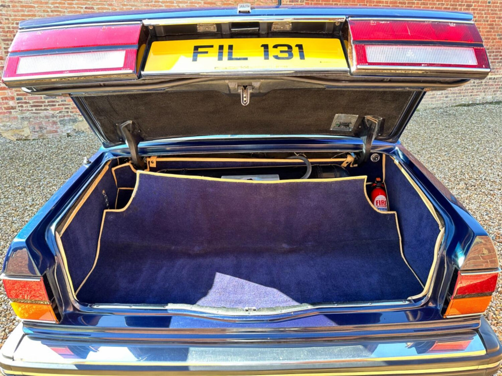 ROLLS-ROYCE SILVER SPIRIT