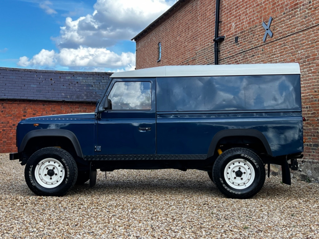 LAND ROVER DEFENDER
