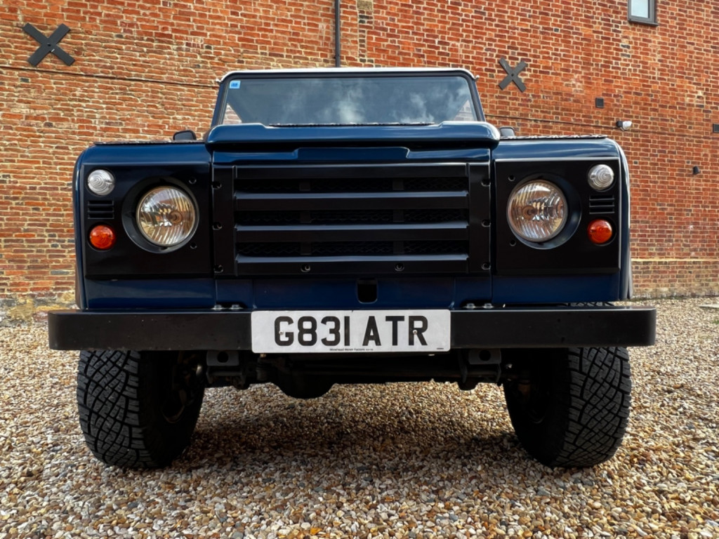 LAND ROVER DEFENDER