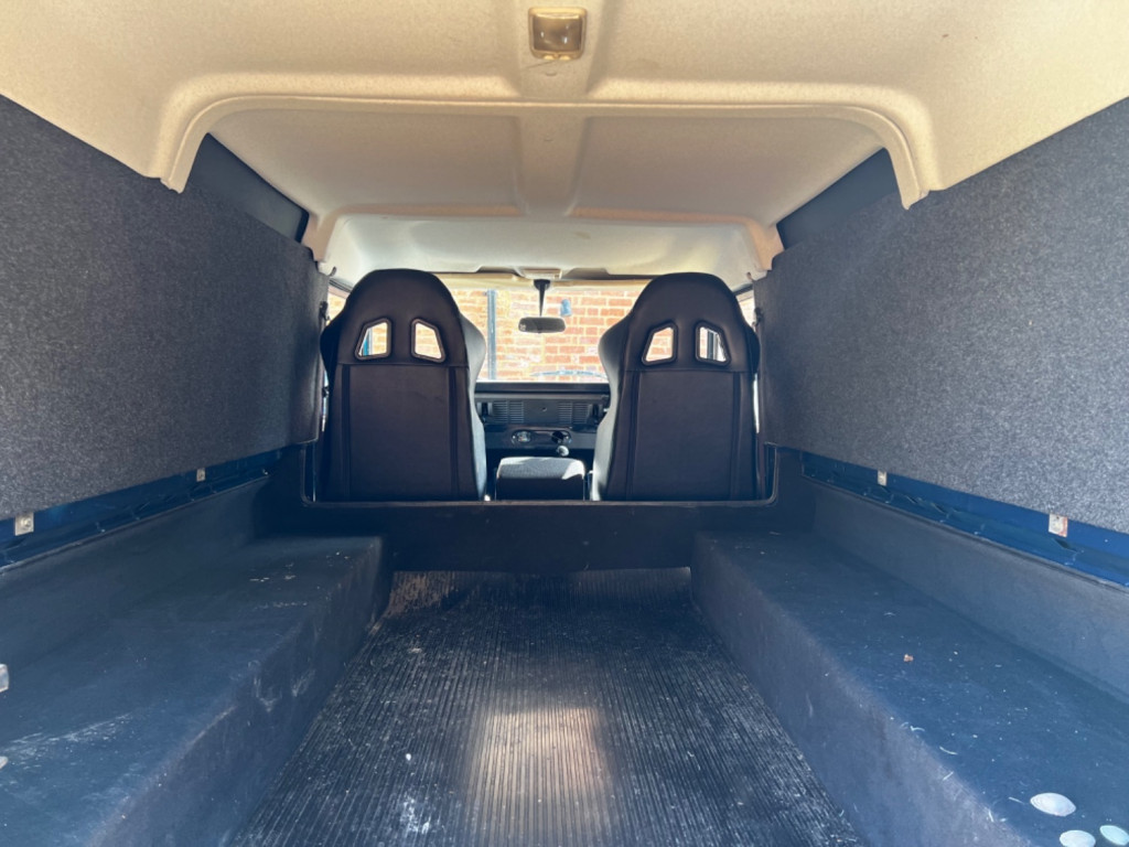 LAND ROVER DEFENDER