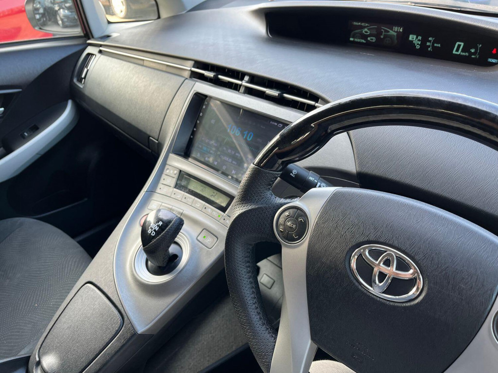 TOYOTA PRIUS