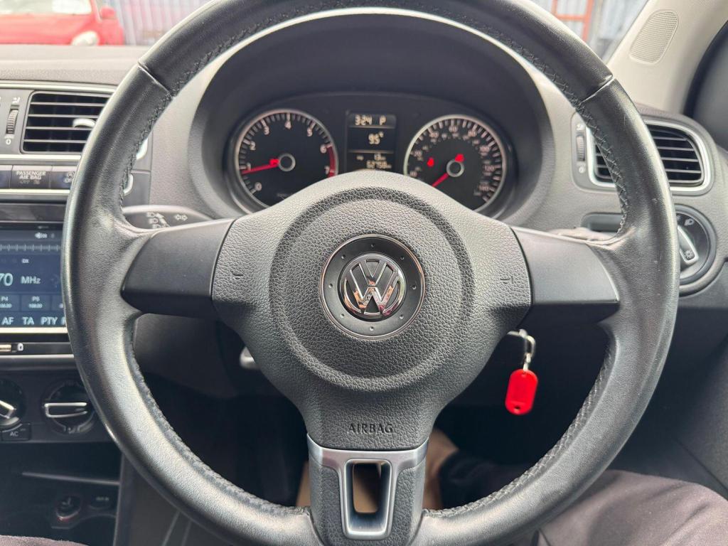 VOLKSWAGEN POLO