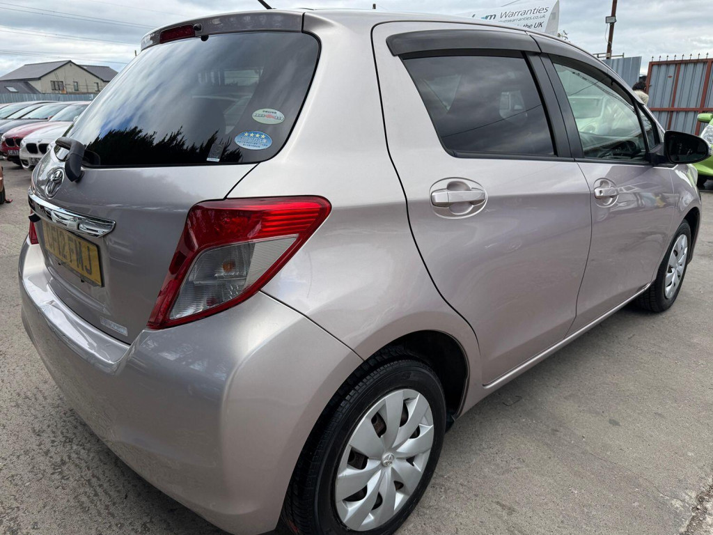 TOYOTA VITZ