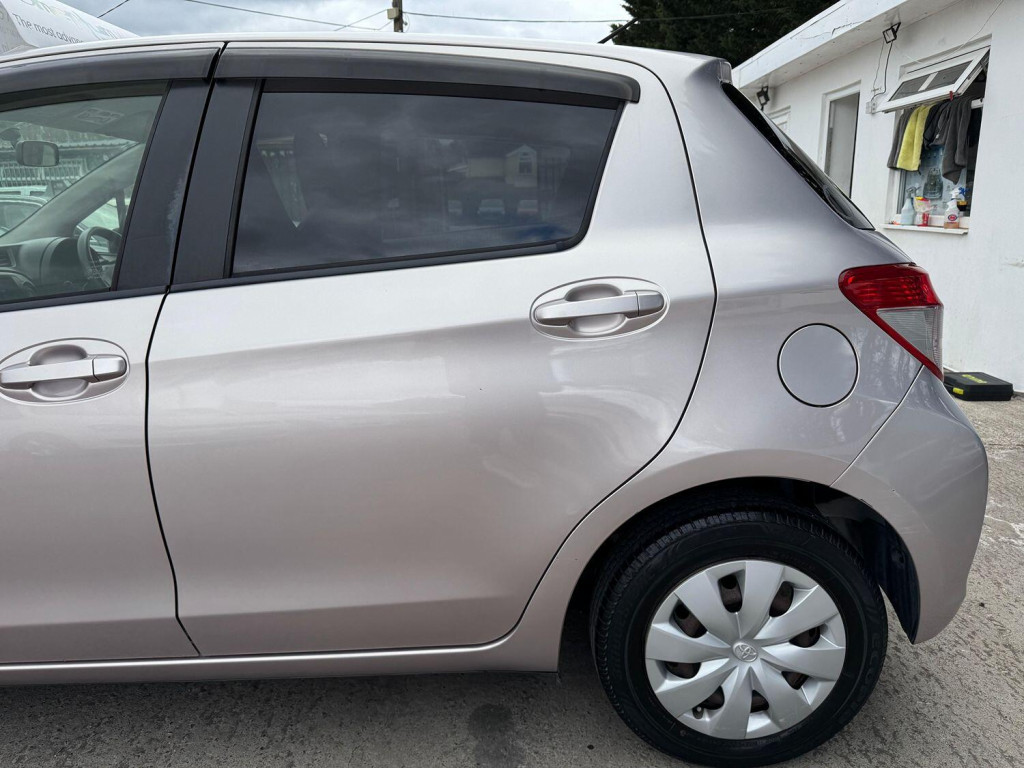 TOYOTA VITZ