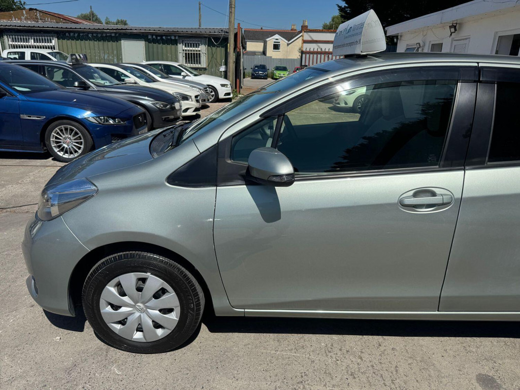 TOYOTA VITZ