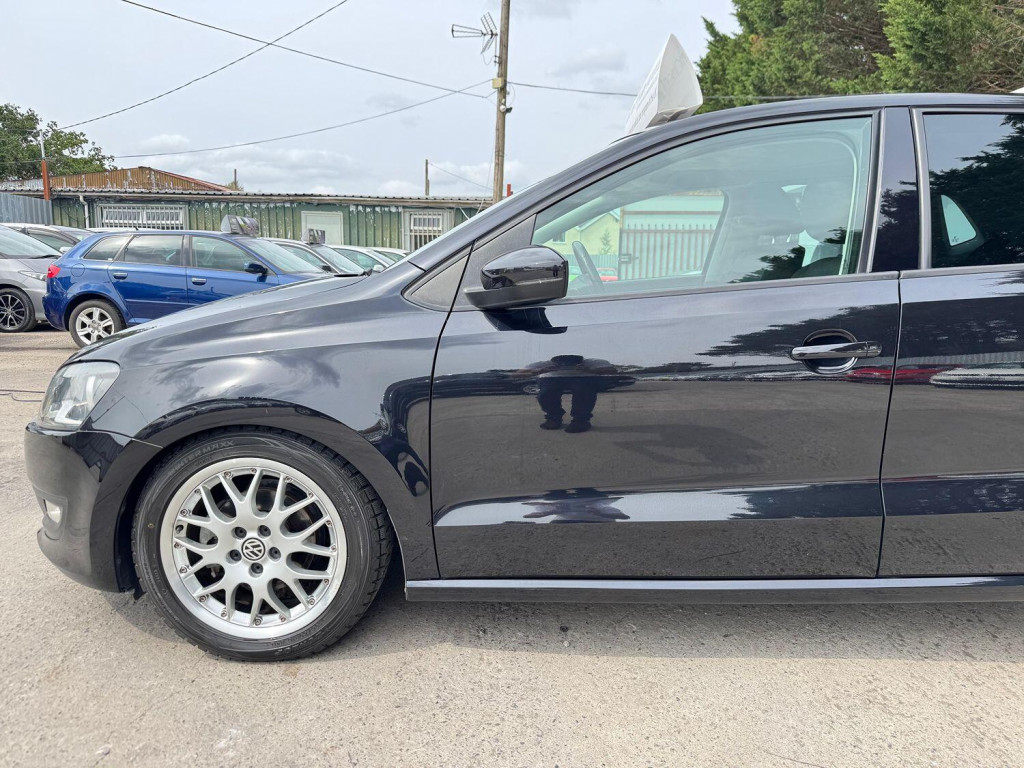 VOLKSWAGEN POLO