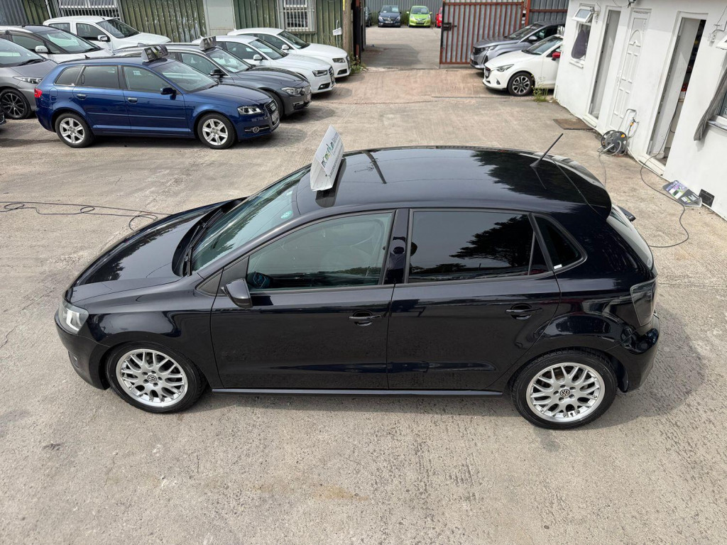 VOLKSWAGEN POLO