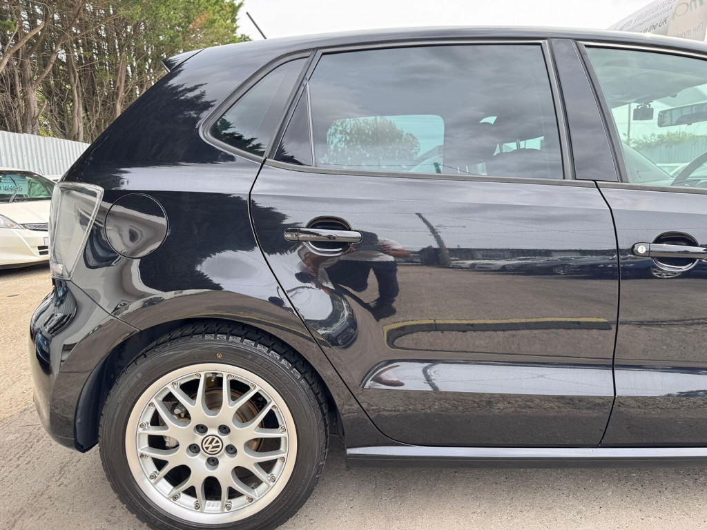 VOLKSWAGEN POLO