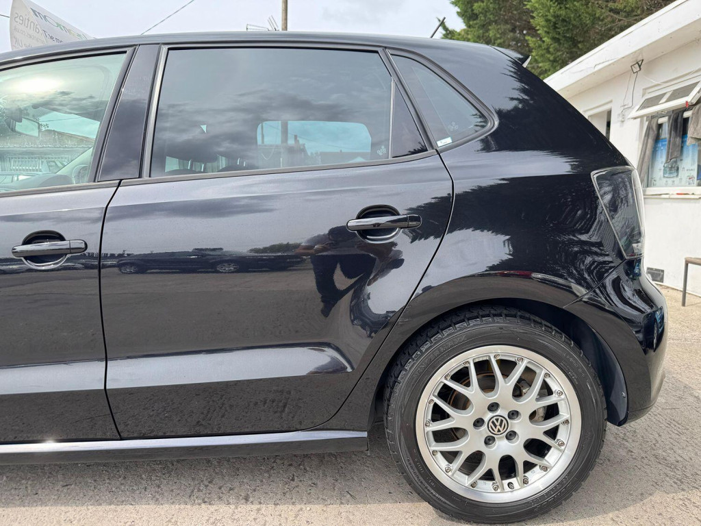 VOLKSWAGEN POLO