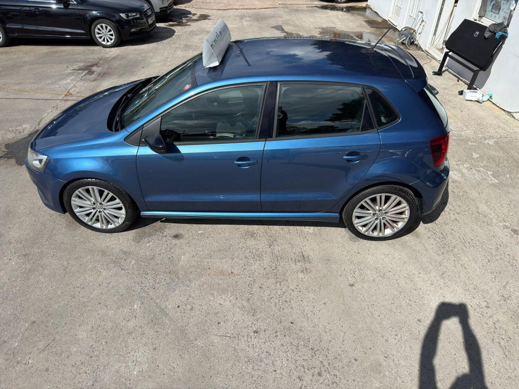 VOLKSWAGEN POLO
