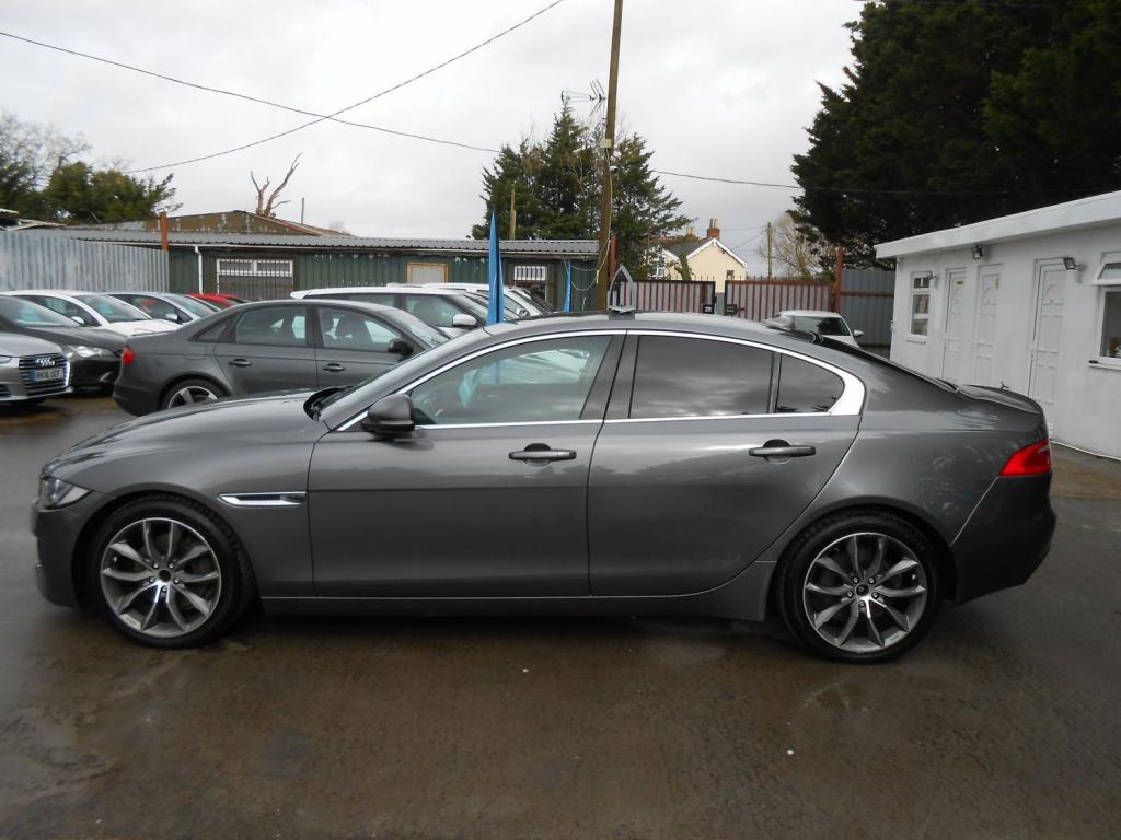 JAGUAR XE