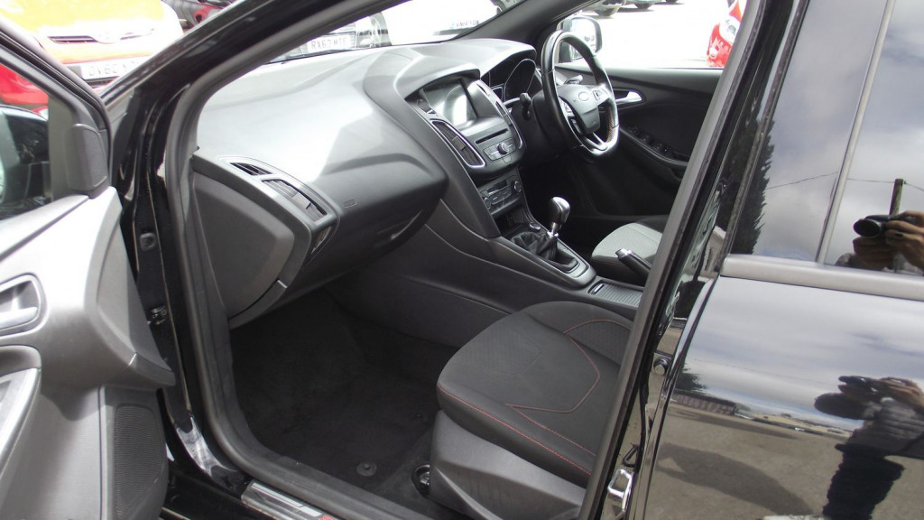 FORD FOCUS