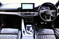 AUDI RS4 (2021)