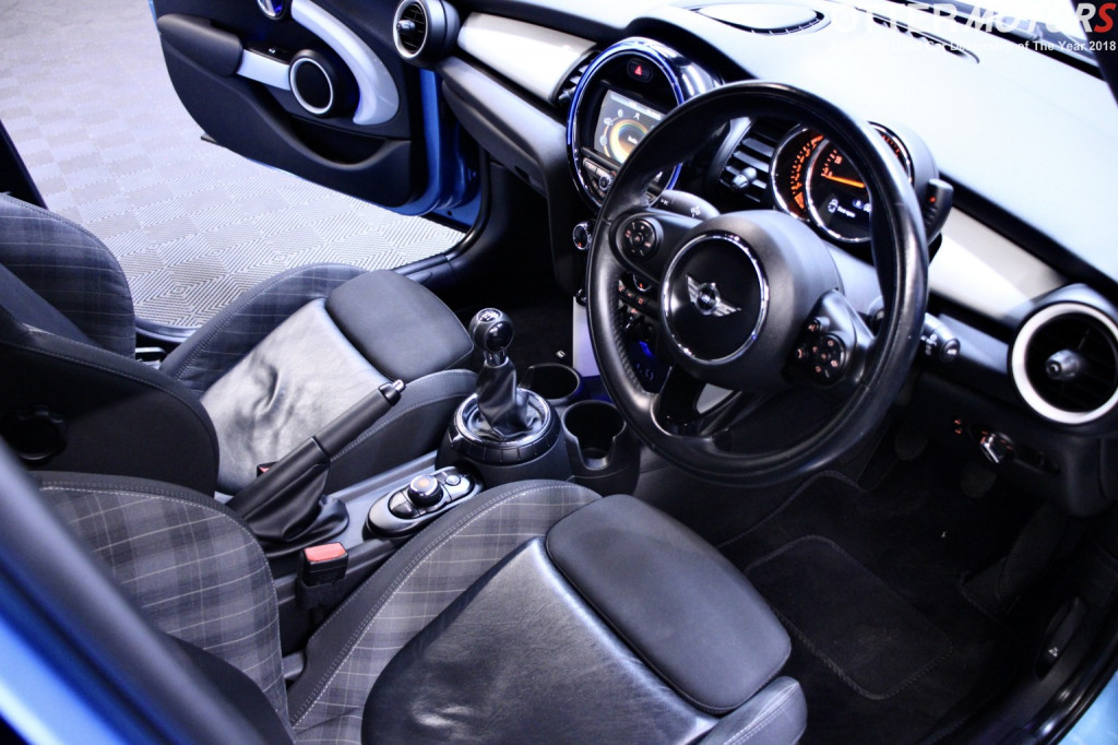 MINI HATCH