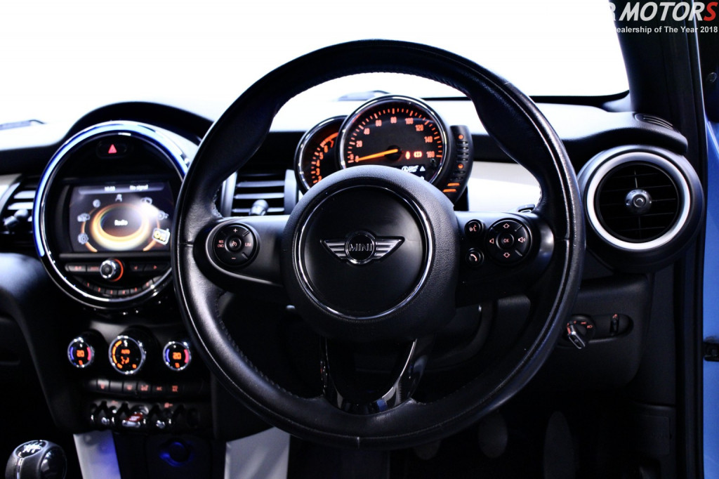 MINI HATCH