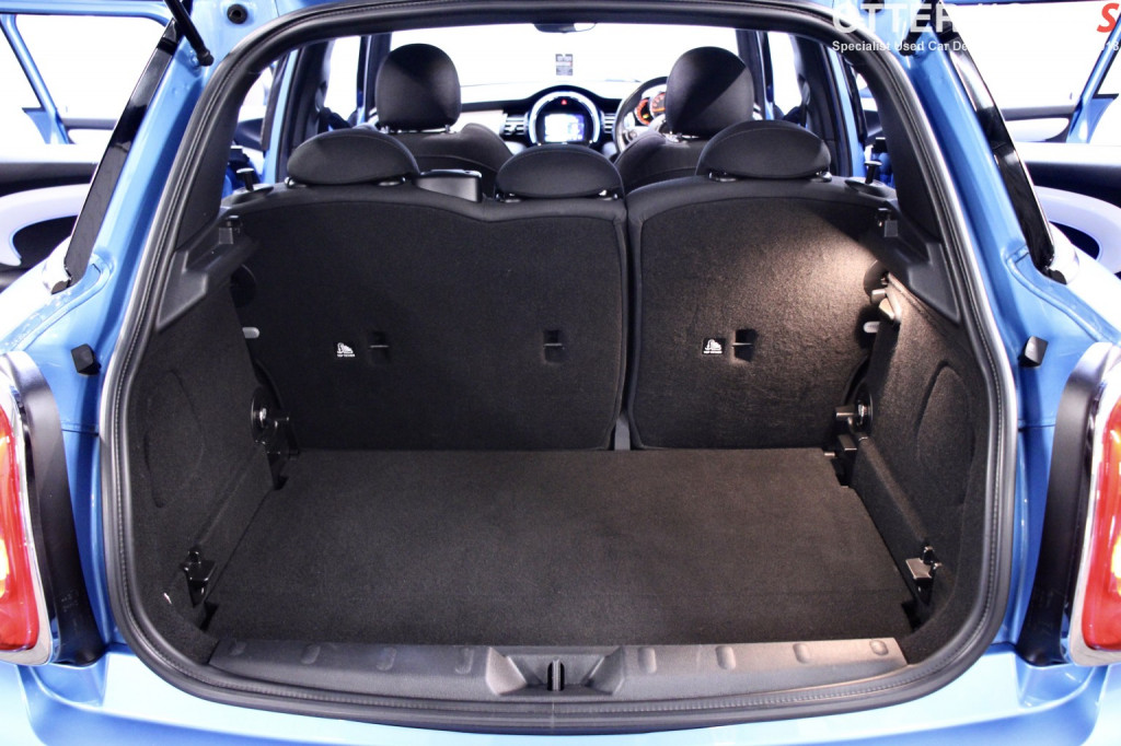 MINI HATCH