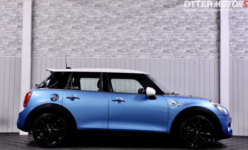 MINI HATCH