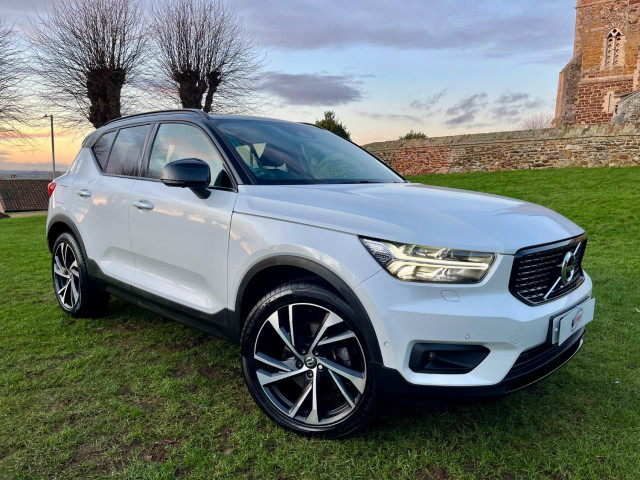 VOLVO XC40
