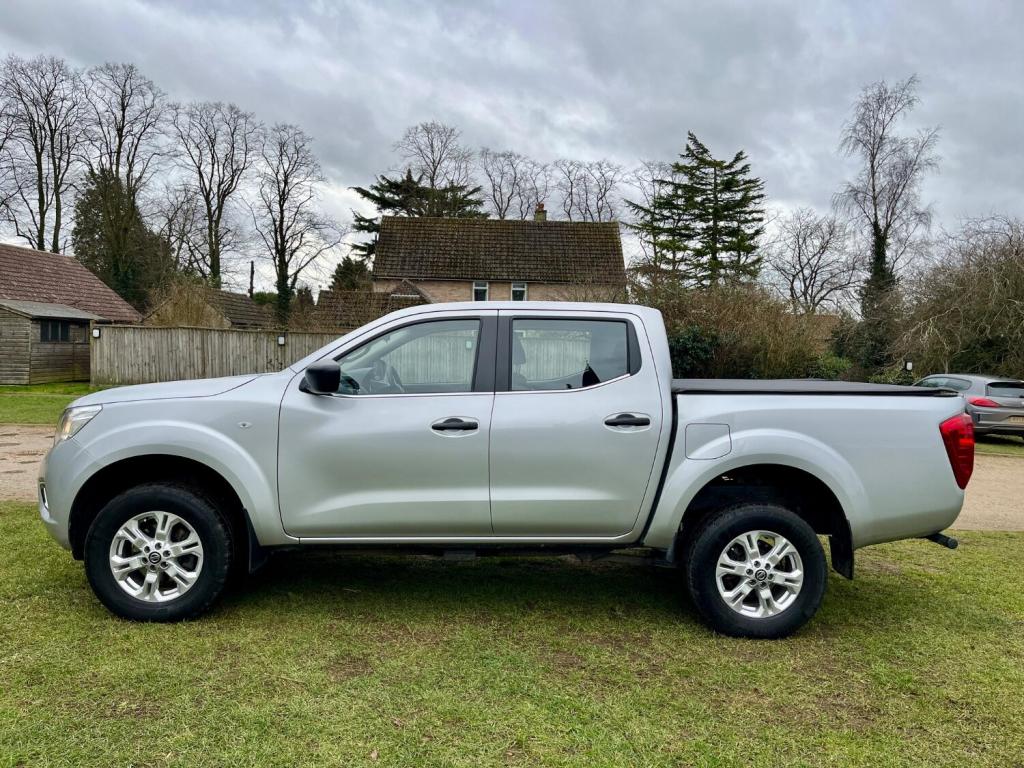 NISSAN NAVARA
